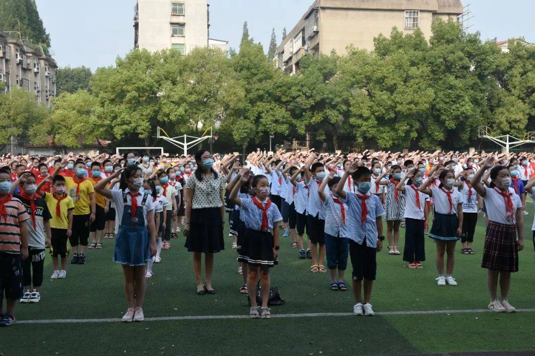 新征程:黄冈市实验小学隆重举行新学年首次升旗仪式
